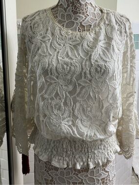 LAUREN MICHELE Ivory Lace Crochet Peasant Blouse Bell Sleeve
